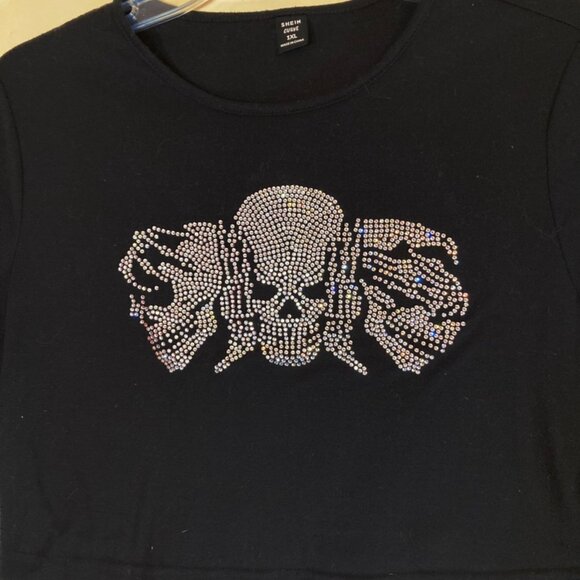 Shein Curve Cropped Top Pullover Rhinestone Skulls Halloween Goth Black SZ 1XL - Picture 2 of 6